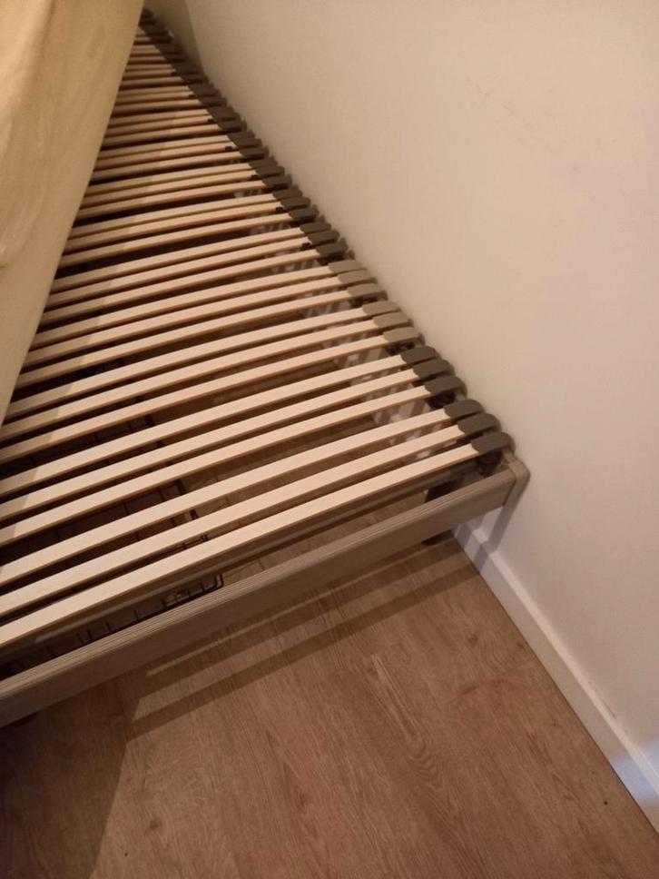 Eenpersoonsbed met matras, Huis en Inrichting, Slaapkamer | Matrassen en Bedbodems, Zo goed als nieuw, Matras, Ophalen