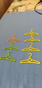 Barby accessoires kleerhangers 7 stuks, Ophalen of Verzenden, Zo goed als nieuw, Accessoires