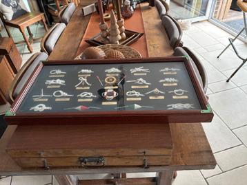 Het frame van de boegboot  beschikbaar voor biedingen