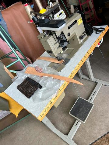 Brother dubbelnaald drievoudige leer naaimachine stil motor beschikbaar voor biedingen