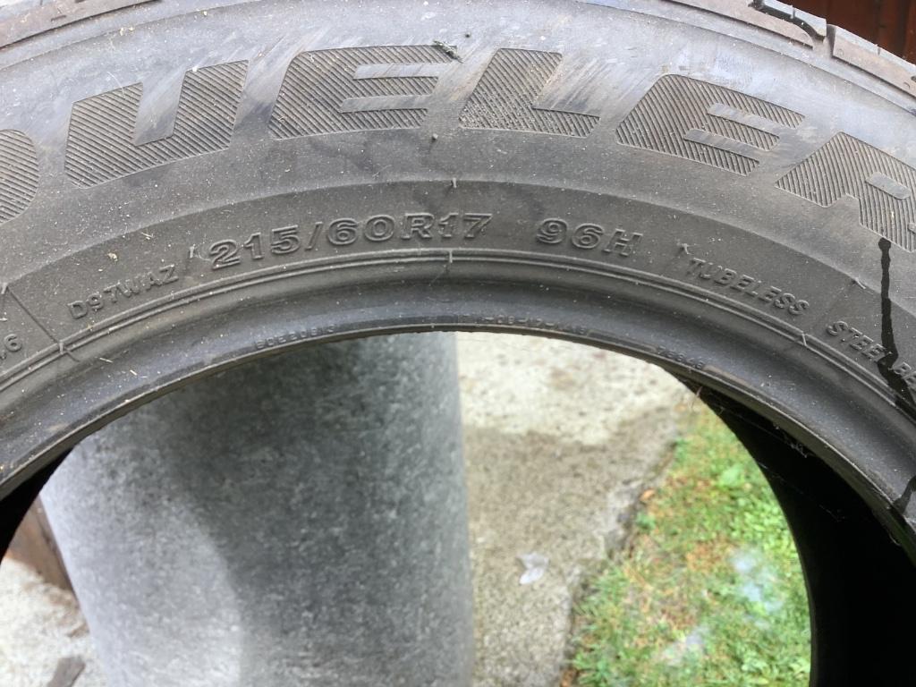 Pneu, Autos : Pièces & Accessoires, Pneus & Jantes, Pneu(s), 4 Saisons, 17 pouces, 215 mm, Véhicule tout-terrain, Utilisé, Enlèvement