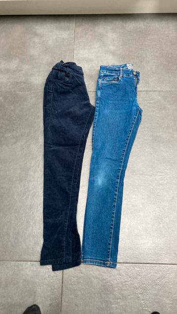 2 broeken maat 152 jeans en donker ribfluweel 