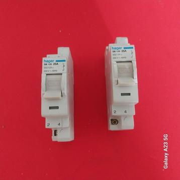 Set van 2 HagerR SB125 hoofdschakelaars  beschikbaar voor biedingen
