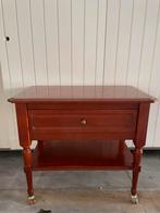 Sidetable mohonie op wieltjes + gratis spiegel naar keuze, Huis en Inrichting, Tafels | Sidetables, Ophalen