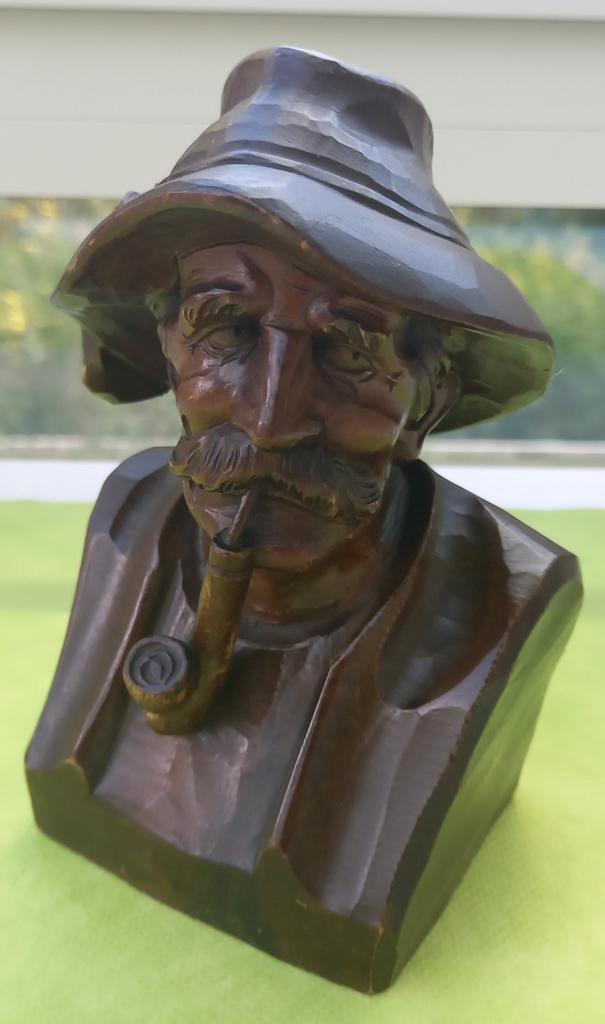 Coffre en bois pour homme avec chapeau et pipe, Antiquités & Art, Art | Sculptures & Bois, Enlèvement