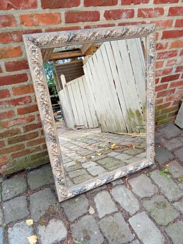 Spiegel beschikbaar voor biedingen