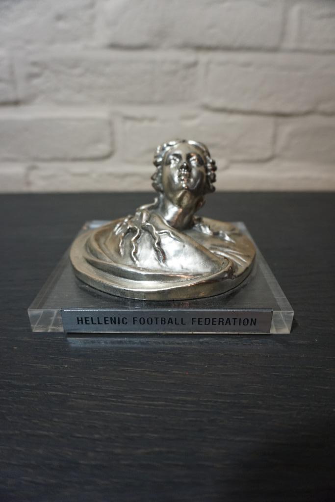 vintage voetbaltrofee van griekse voetbalbond, Verzamelen, Sportartikelen en Voetbal, Ophalen of Verzenden