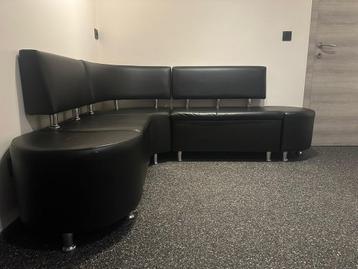 Mooie hoekbank met tafel voor 6P beschikbaar voor biedingen