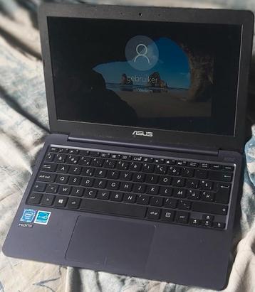 Asus X207NA 11.6" Laptop met Tas, Muis en HDMI Kabel beschikbaar voor biedingen