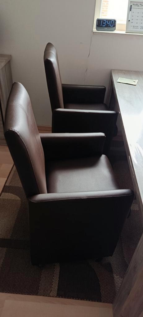 4 comfortabele stoelen in goede staat, Huis en Inrichting, Complete eetkamers, Zo goed als nieuw, Ophalen