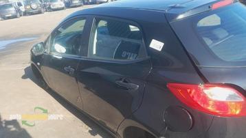 Portier 4Deurs links-achter van een Mazda 2. (DEE) beschikbaar voor biedingen