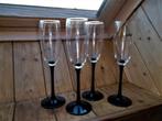 Champagne glazen met zwarte voet, Huis en Inrichting, Ophalen of Verzenden, Nieuw, Glas, Glas of Glazen