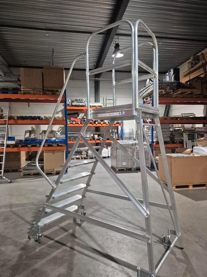 Verrolbare magazijntrap met veerwielen, Doe-het-zelf en Bouw, Ladders en Trappen, Nieuw, Trap, 2 tot 4 meter, Ophalen