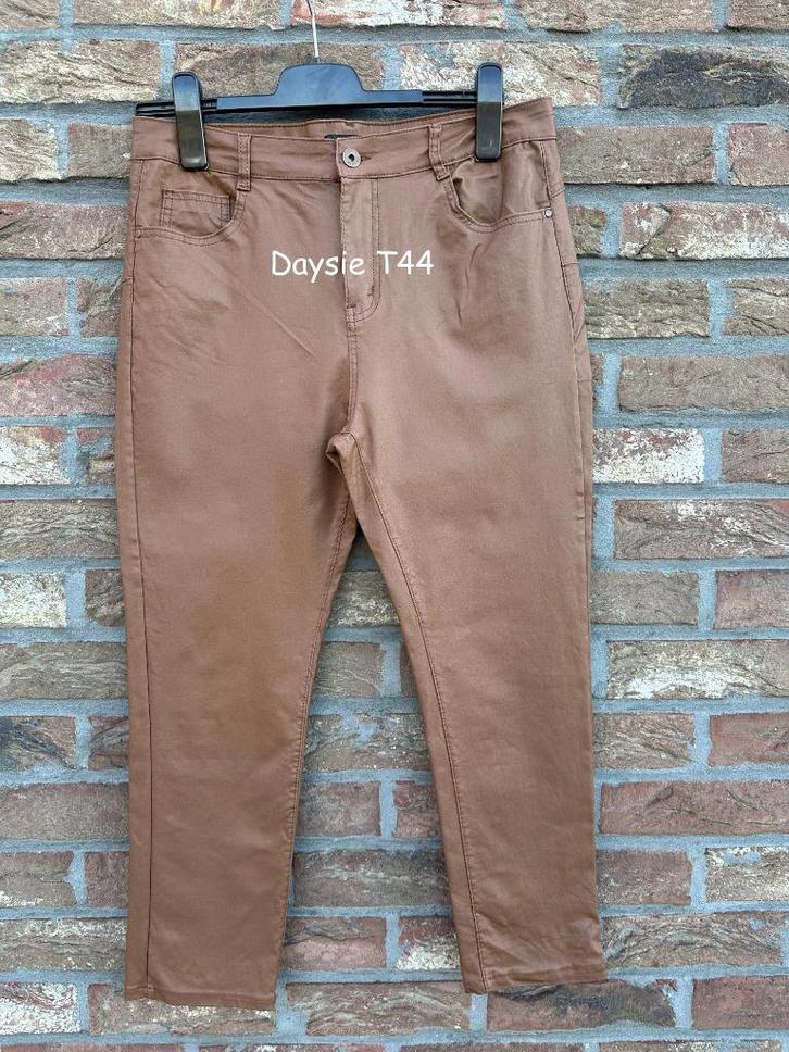 7/8 T44 camel broek van synthetisch leer in zeer goede staat, Kleding | Dames, Broeken en Pantalons, Gedragen, Maat 42/44 (L)