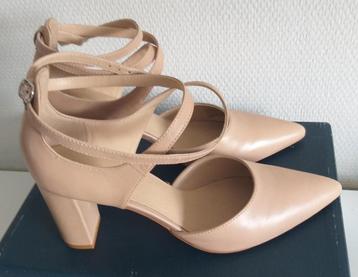 Pumps leder beschikbaar voor biedingen