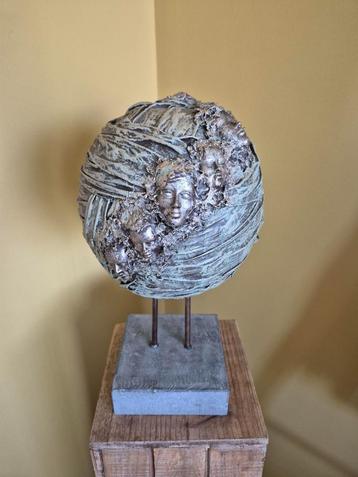 3D kunstwerk “ Sphere met gezichten”, Enlèvement