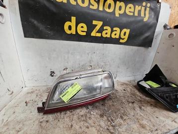 Koplamp links van een Daihatsu Applause beschikbaar voor biedingen
