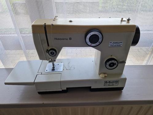 Naaimachine Hunsqvarna Motor DOORBRAND Al het andere werkt., Hobby en Vrije tijd, Naaimachines en Toebehoren, Gebruikt, Naaimachine