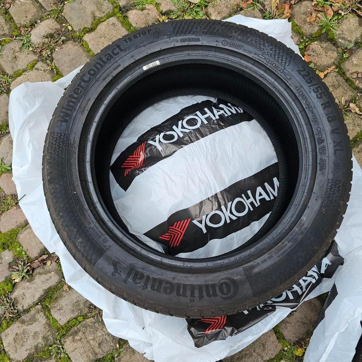 4 pneus neige Continental 225/55 R18 V XL en excellent état, Autos : Pièces & Accessoires, Pneus & Jantes, Pneu(s)