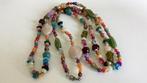 Maxi meerkleurige halsketting uit kunststof kralen, Handtassen en Accessoires, Kettingen, Ophalen of Verzenden, Gebruikt, Overige kleuren