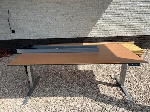 Elektrisch zit-sta bureau / desk 160x80cm, Huis en Inrichting, Bureaus, Bureau, Elektrisch, Ophalen