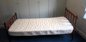 Eenpersoons bed met matras