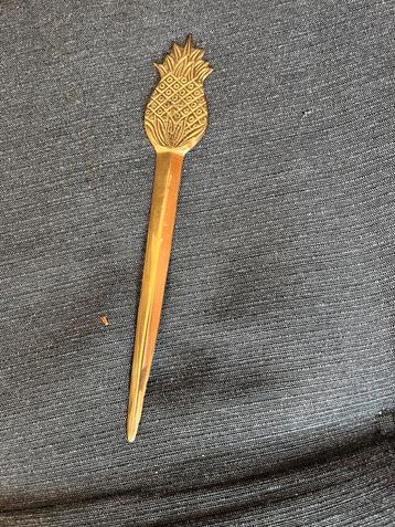 Briefopener ananas beschikbaar voor biedingen