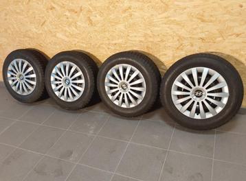 Très bons pneus hiver 175/65-14 avec jantes Hyundai  beschikbaar voor biedingen