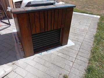 Robotmaaier garage met elektrisch rolluik. beschikbaar voor biedingen