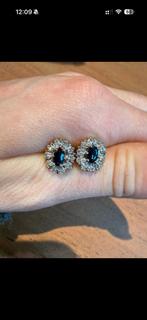 Oorbellen in 14kt geelgoud met saffier en diamanten, Handtassen en Accessoires, Oorbellen, Ophalen, Zo goed als nieuw, Blauw, Knopjes of Stekers