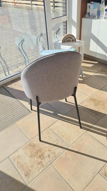 Stoelen grijs beschikbaar voor biedingen