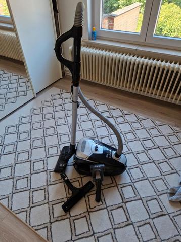 Aspirateur compact Rowenta Silence Force, Electroménager, Enlèvement, Aspirateur