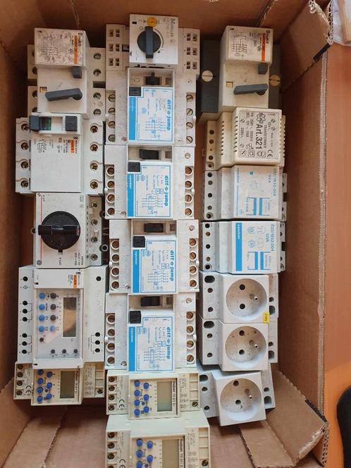 Transformator en timers tijdsklok voor zekeringkast, Doe-het-zelf en Bouw, Elektriciteit en Kabels, Ophalen