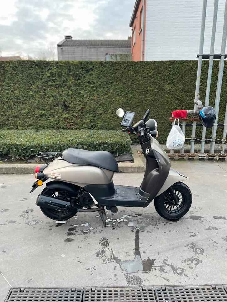 Razzo Milan zn50cc classe b, Fietsen en Brommers, Snorfietsen en Snorscooters, Gebruikt, Overige merken, Benzine, Ophalen