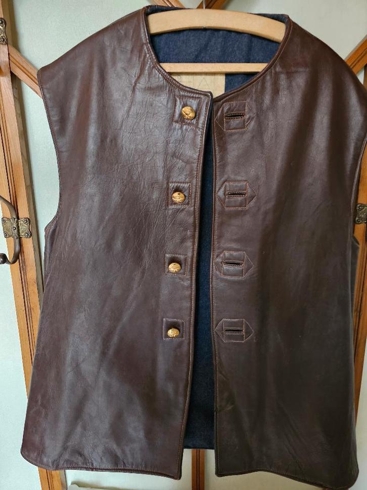 Bruine lederen body Belgisch leger uit 1952 maat 2, Verzamelen, Militaria | Algemeen, Luchtmacht, Kleding of Schoenen, Ophalen