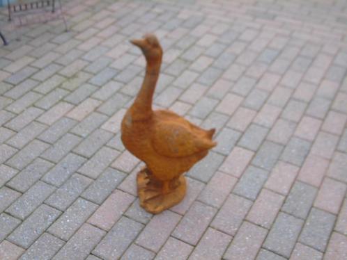 beeld van een gans in roestig gietijzer, H 75 cm!, Tuin en Terras, Tuinbeelden, Nieuw, Dierenbeeld, Metaal, Ophalen