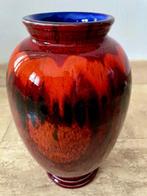 Beau vase aux rouges dégradés, Ophalen of Verzenden