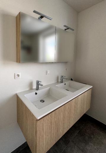 Complete badkamermeubelset – dubbele lavabo + spiegelkast beschikbaar voor biedingen