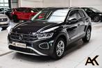Volkswagen T-Roc 1.5 TSI Style DSG NIEUW - NAVI SMART / CAME, Auto's, Volkswagen, Stof, 4 cilinders, USB, Zwart