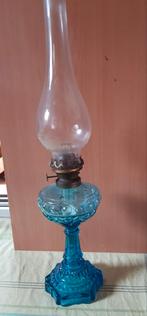LAMPE À PÉTROLE en verre bleu, Antiquités & Art, Enlèvement ou Envoi