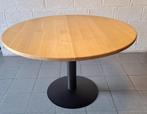 Ronde tafel in massief eikenhout met centraal zwart metalen, Ophalen, Rond, Nieuw, Vier personen