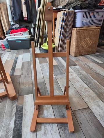 Chevalet en bois.  beschikbaar voor biedingen