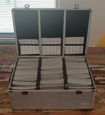 Koffer voor 510 CD's/ DVD's. Zo goed als nieuw. beschikbaar voor biedingen