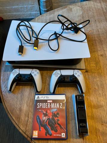 Playstation 5 + 2 controllers + spel+dockingstation