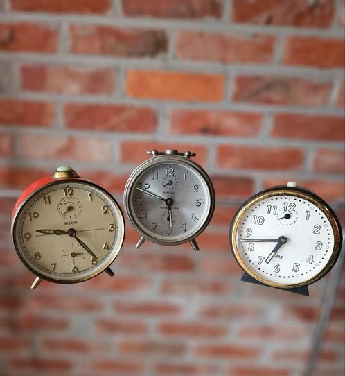 Réveils mécaniques vintage Bison, Kienzle, JAZ - Années 1960, Antiquités & Art, Antiquités | Horloges, Enlèvement ou Envoi