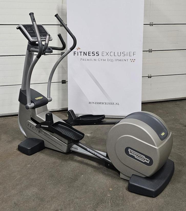 Technogym Syncro Crosstrainer 700 LED Elliptical, Sport en Fitness, Fitnessmaterialen, Zo goed als nieuw, Overige typen, Armen