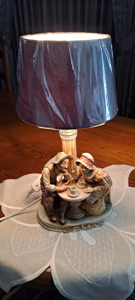 Lampadaire  biscuit beeldjes en gesigneerd., Huis en Inrichting, Lampen | Tafellampen, Zo goed als nieuw, Minder dan 50 cm, Ophalen