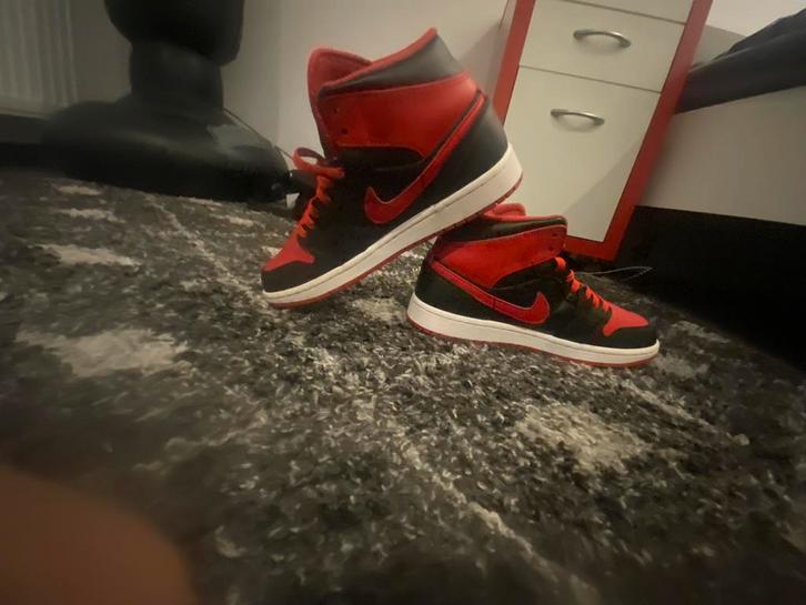 Air Jordan 1 mid, Vêtements | Hommes, Chaussures, Porté, Baskets, Noir, Enlèvement