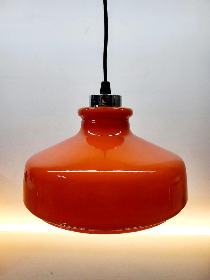 Vintage oranje opaline glazen hanglamp, Huis en Inrichting, Lampen | Hanglampen, Glas, Ophalen