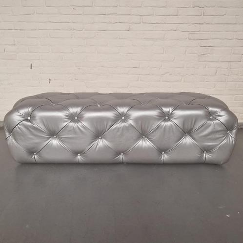 Hauxley Hocker – Silver, Huis en Inrichting, Zetels | Voetbanken en poefs, Nieuw, 125 cm of meer, 50 tot 75 cm, Rechthoekig, Leer